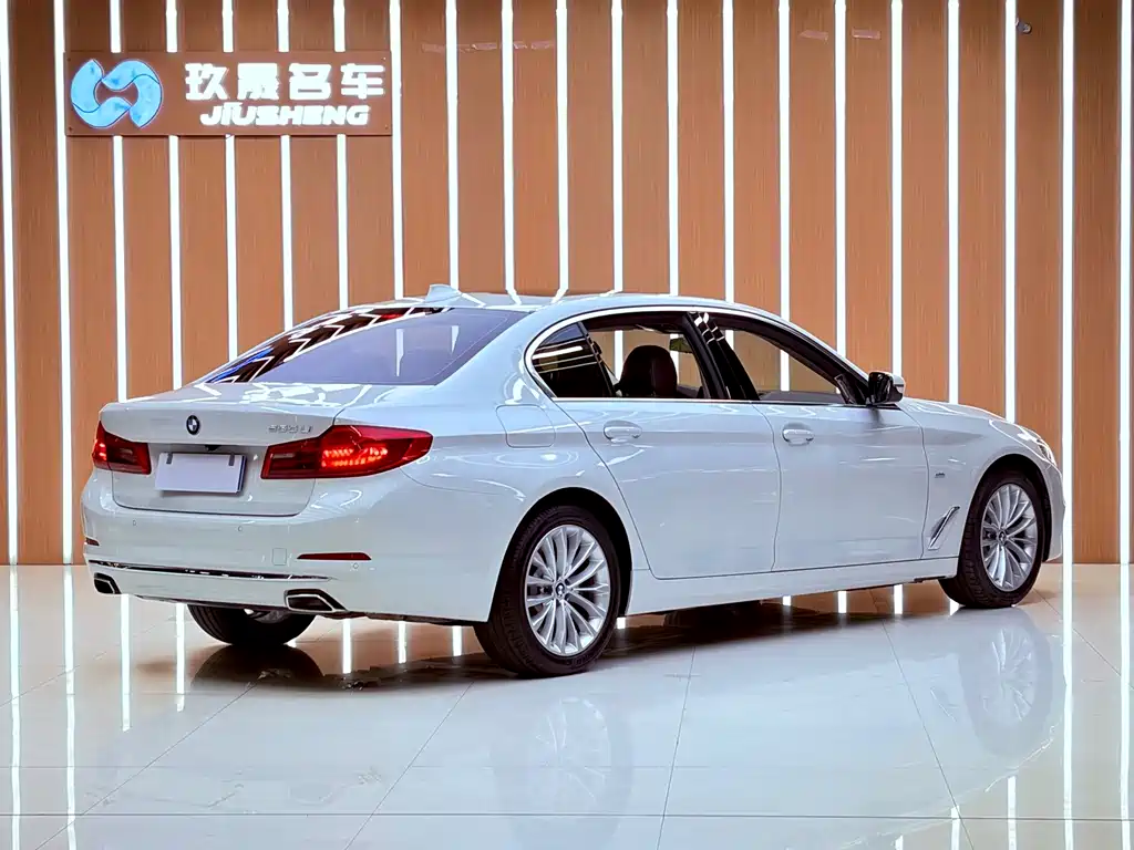 BMW 5 Series — фото 22