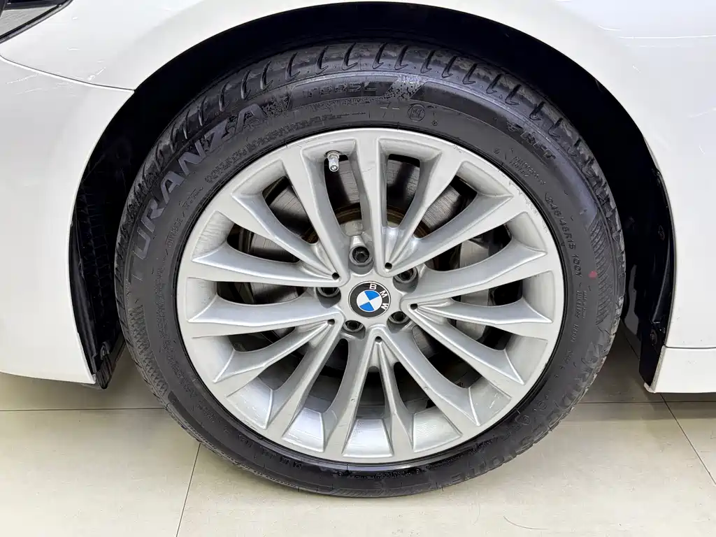 BMW 5 Series — фото 10