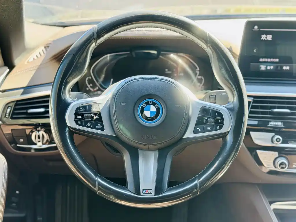 BMW 5 Series New Energy — фото 7