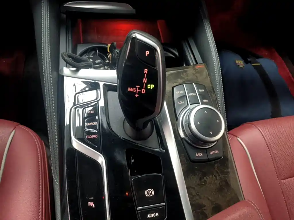 BMW 5 Series — фото 14