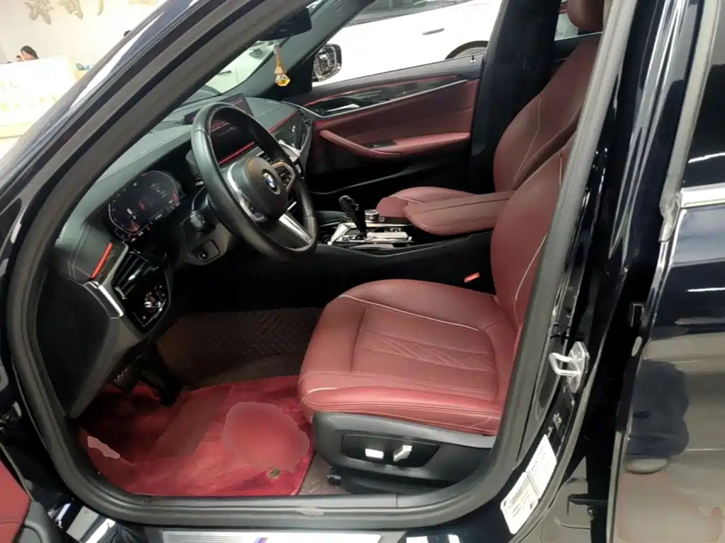 BMW 5 Series — фото 15