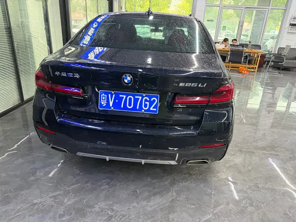 BMW 5 Series — фото 10