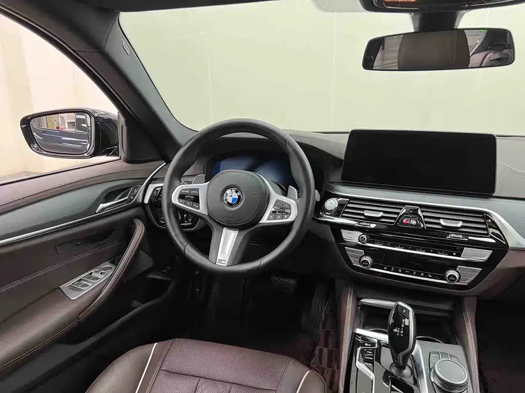 BMW 5 Series — фото 18