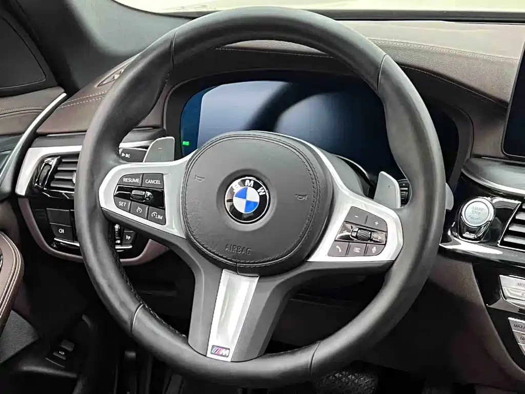 BMW 5 Series — фото 19