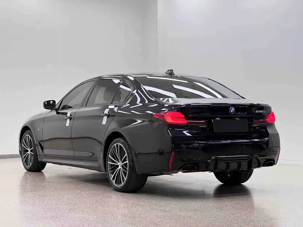 BMW 5 Series — фото 30