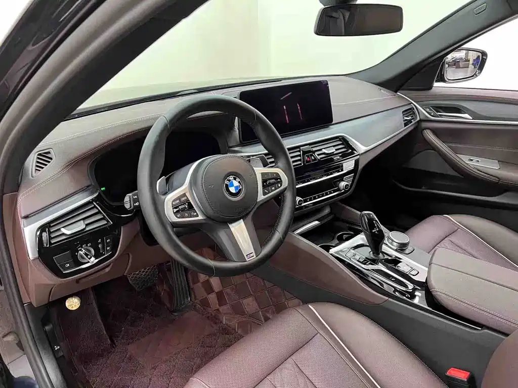 BMW 5 Series — фото 10
