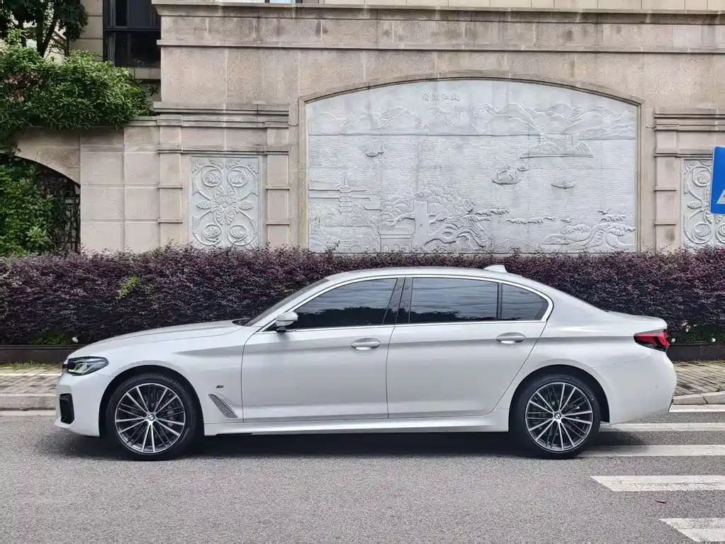 BMW 5 Series — фото 4