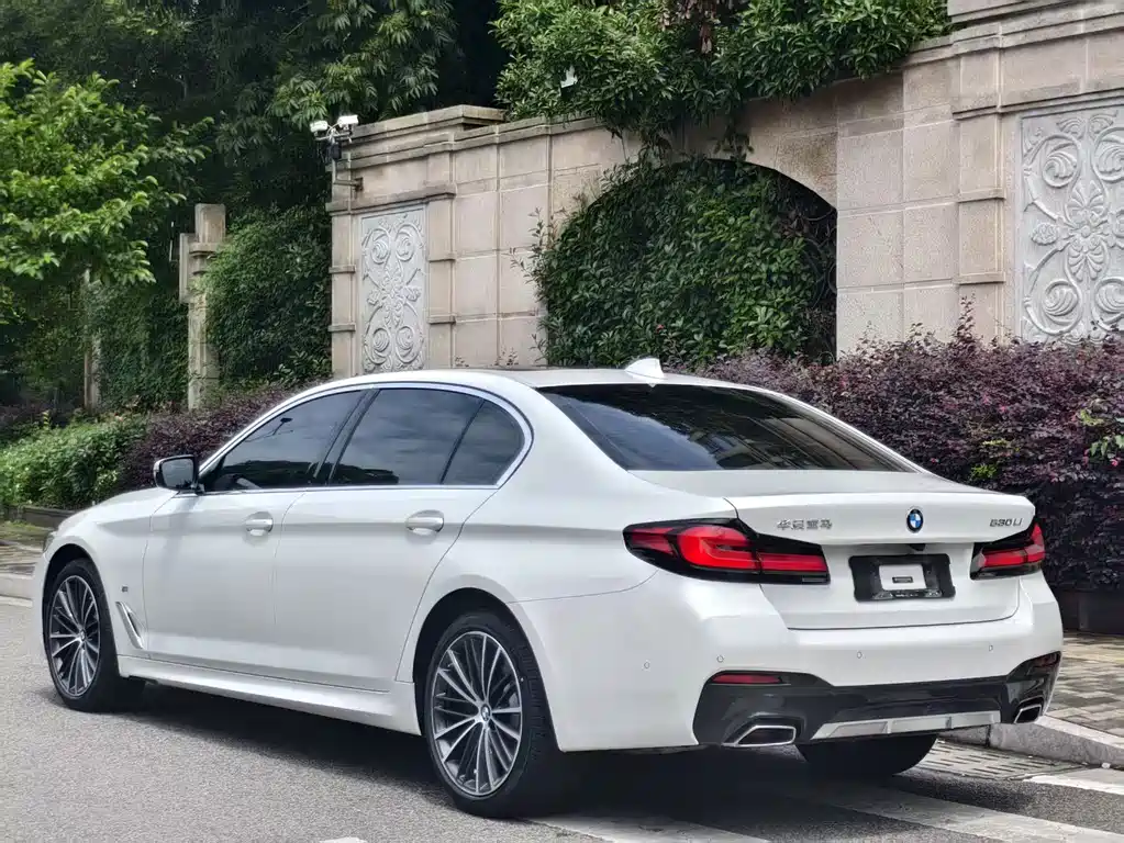 BMW 5 Series — фото 5