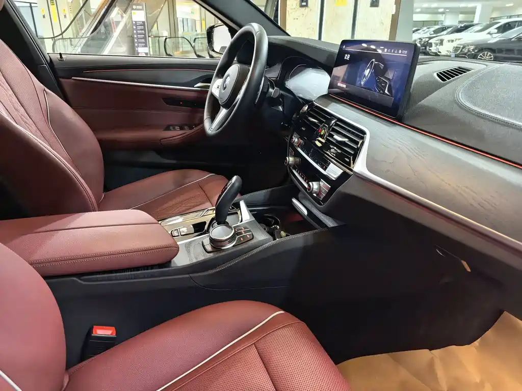 BMW 5 Series — фото 13