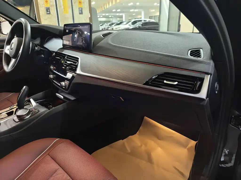 BMW 5 Series — фото 14
