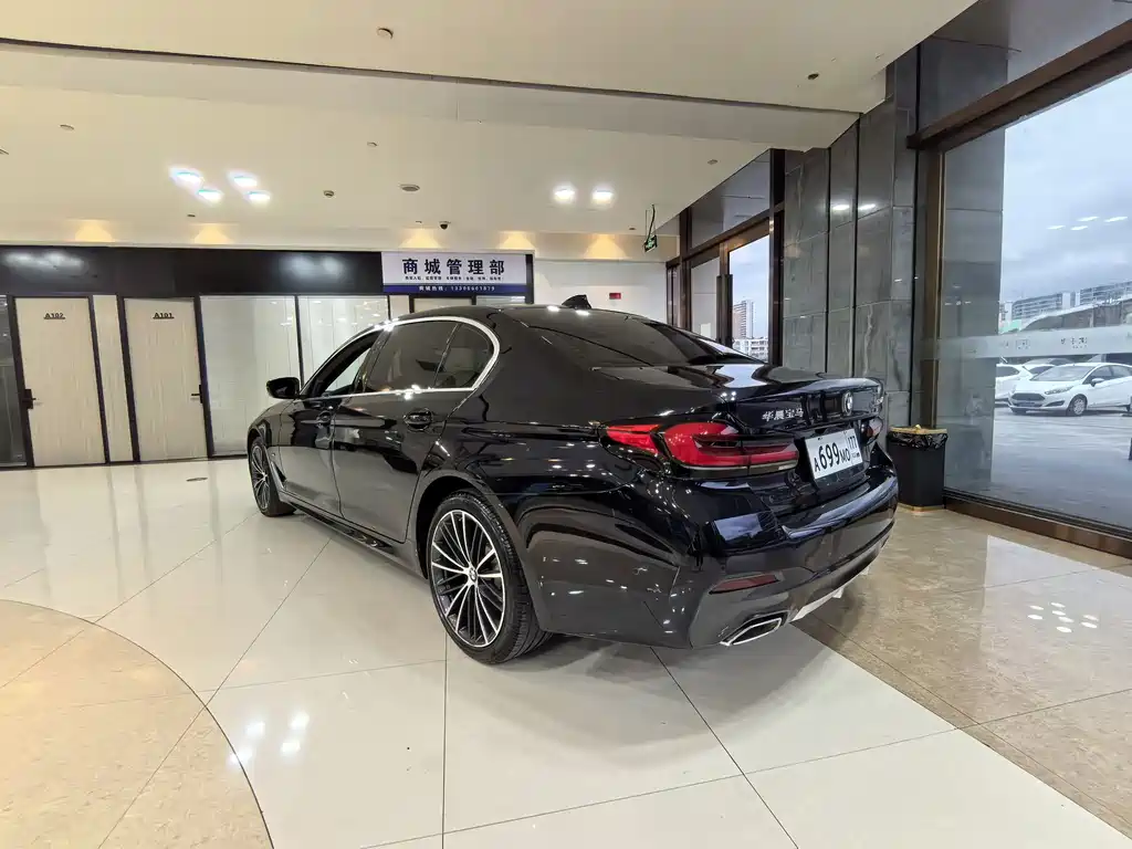 BMW 5 Series — фото 18