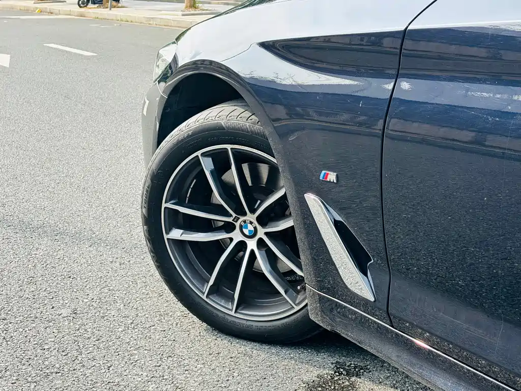 BMW 5 Series — фото 15