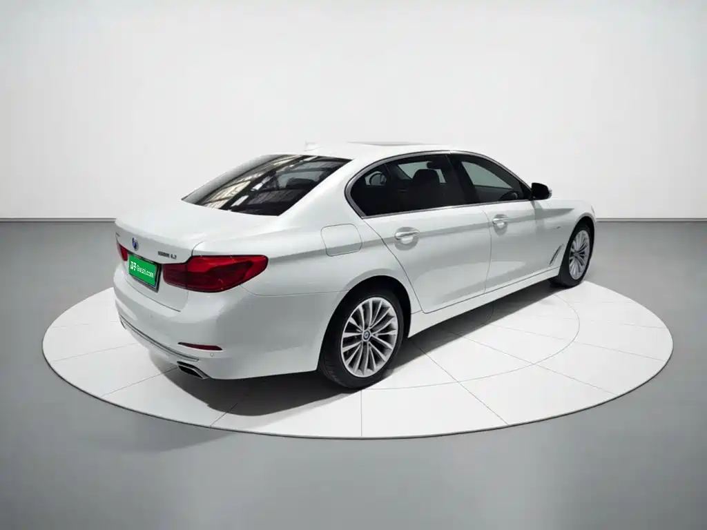 BMW 5 Series — фото 4