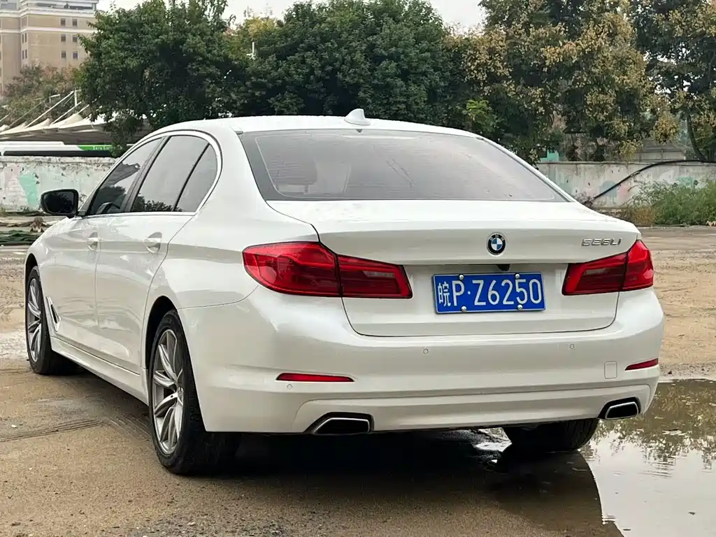 BMW 5 Series — фото 7