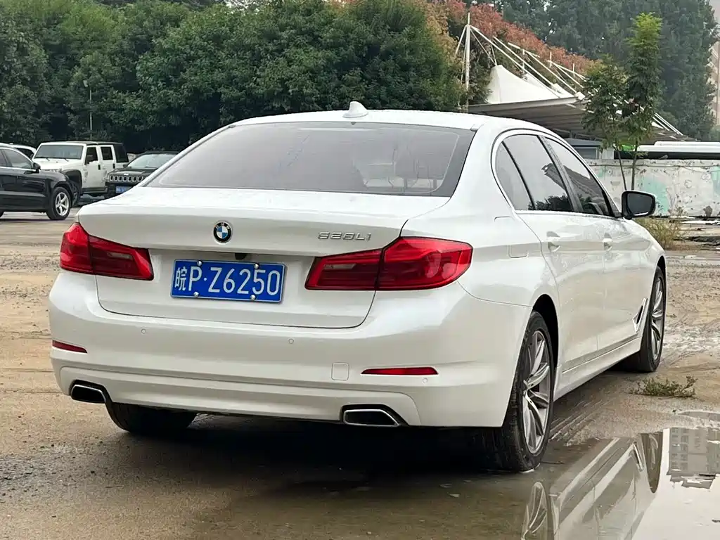 BMW 5 Series — фото 8
