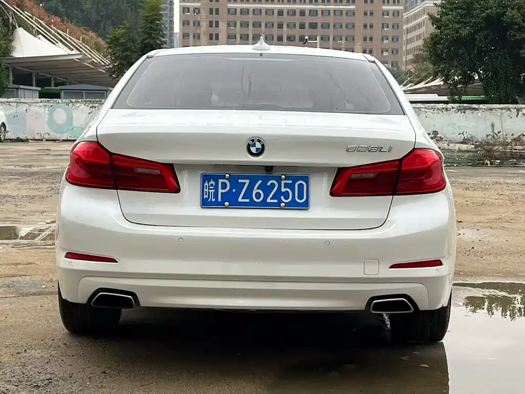 BMW 5 Series — фото 9