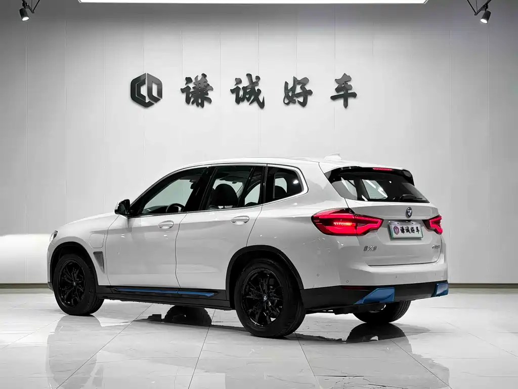BMW iX3 — фото 6