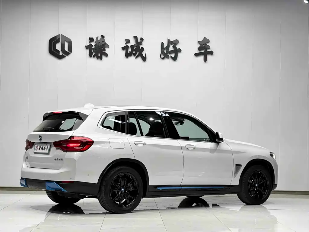 BMW iX3 — фото 8