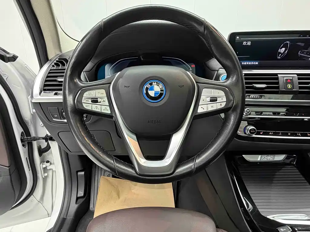 BMW iX3 — фото 10