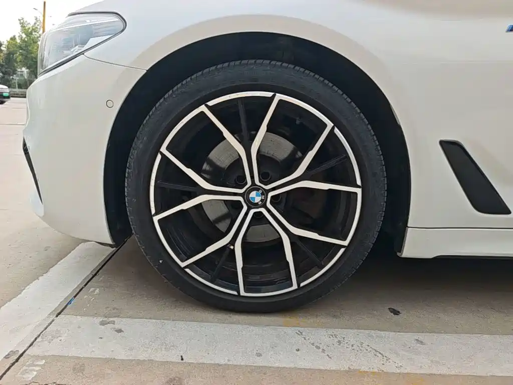 BMW 5 Series — фото 23