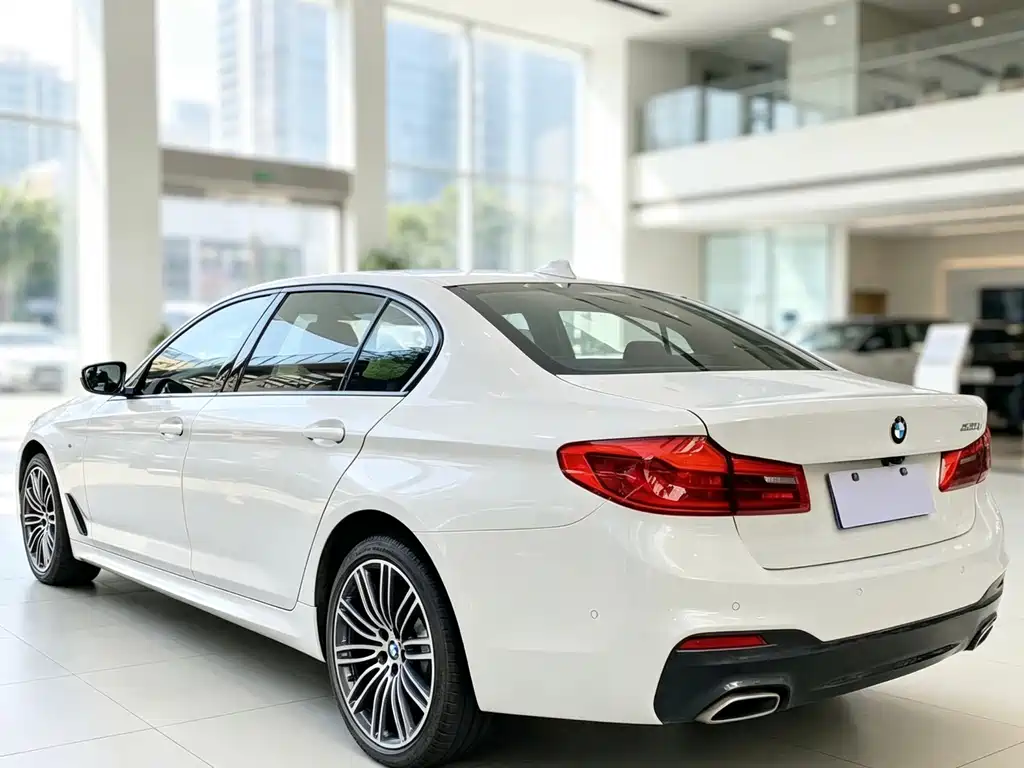 BMW 5 Series — фото 4