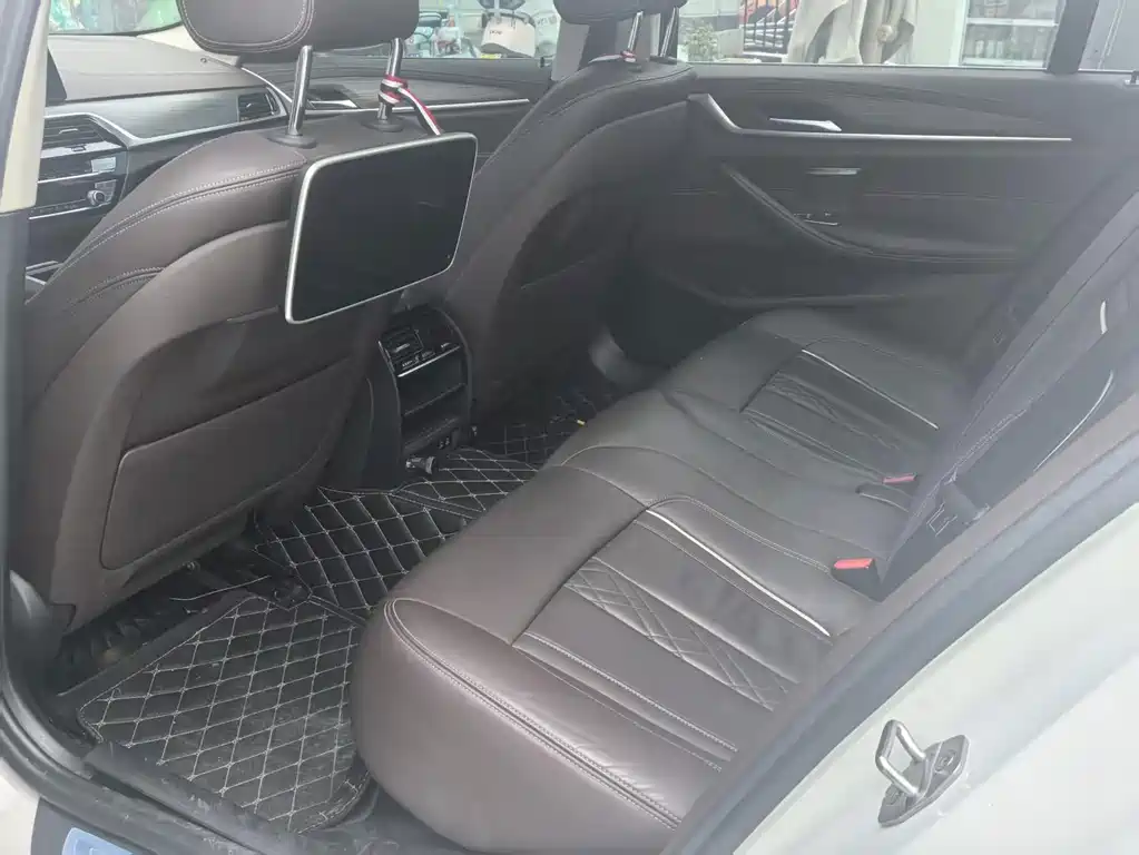 BMW 5 Series New Energy — фото 4