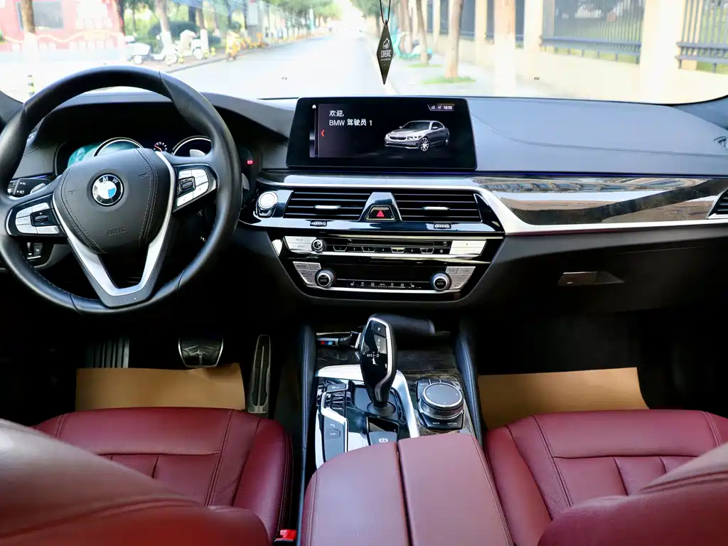 BMW 5 Series — фото 11