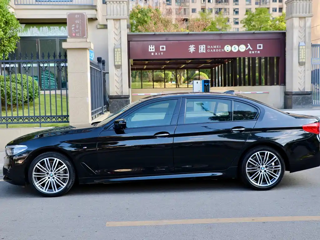 BMW 5 Series — фото 6