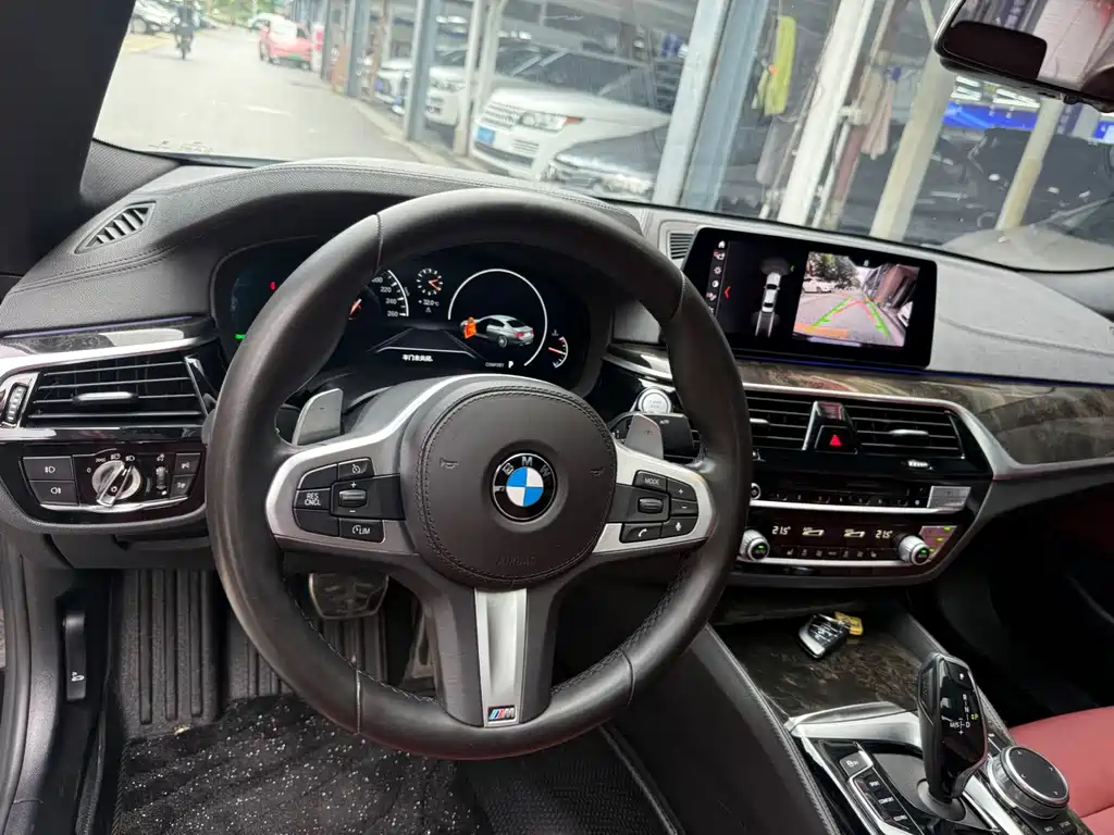 BMW 5 Series — фото 17