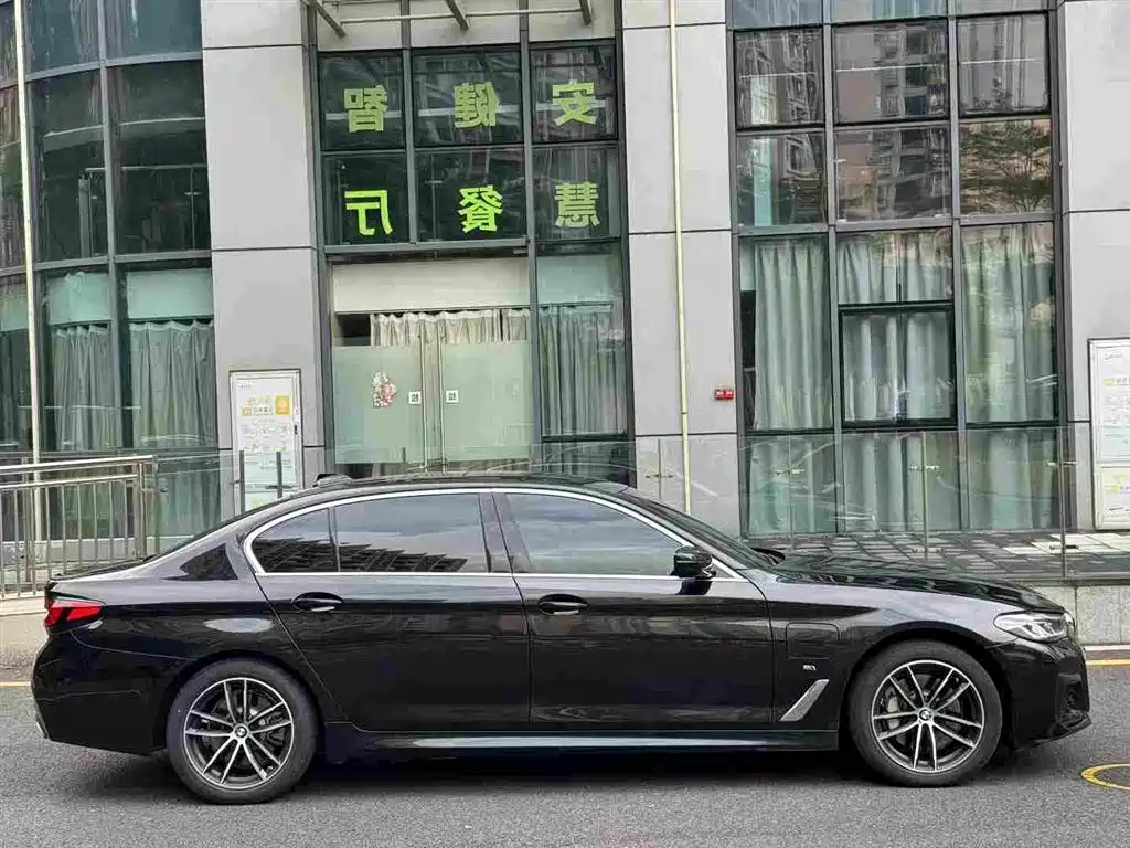 BMW 5 Series New Energy — фото 4
