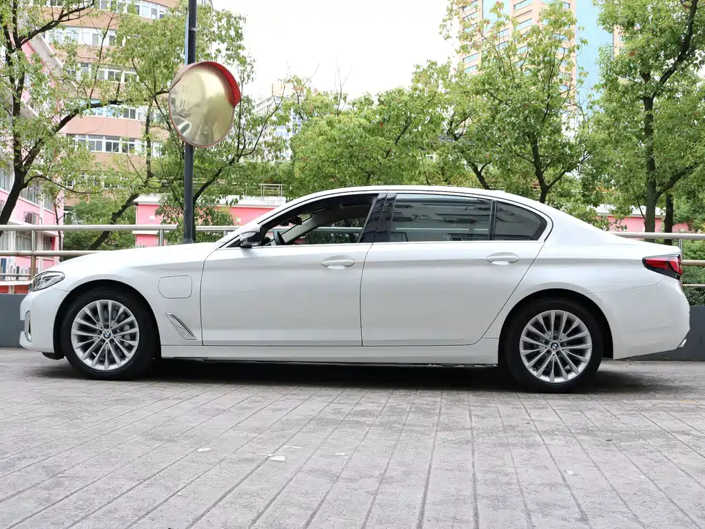 BMW 5 Series New Energy — фото 2
