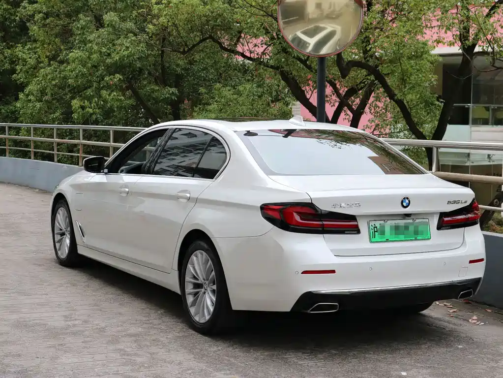 BMW 5 Series New Energy — фото 4