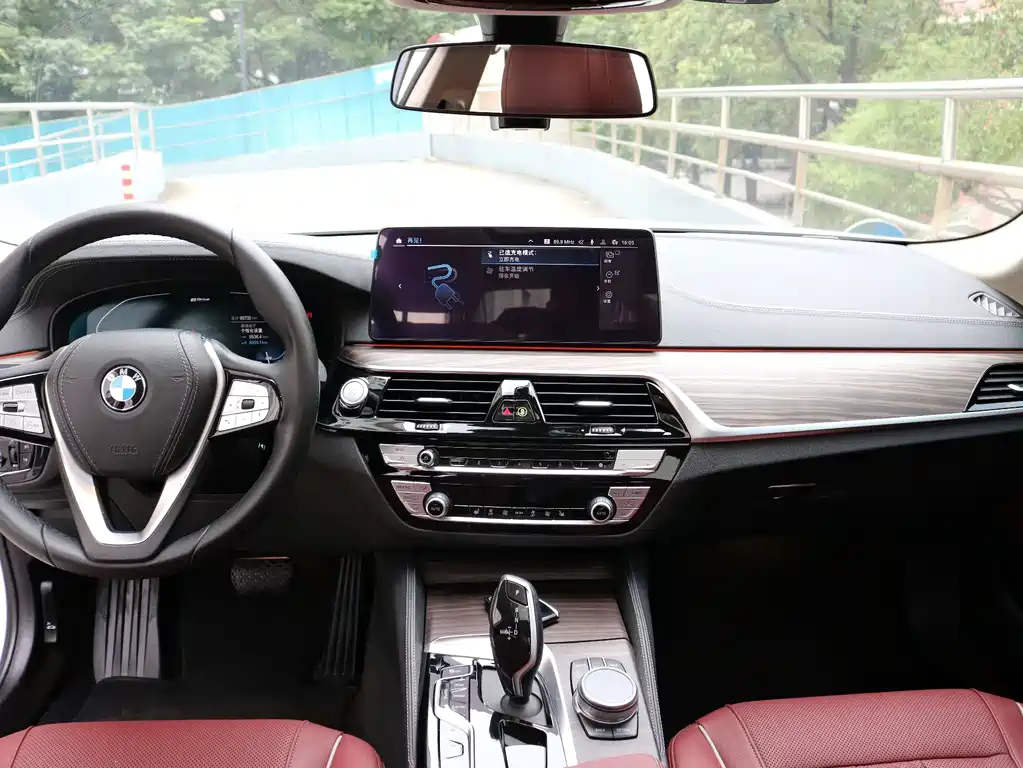 BMW 5 Series New Energy — фото 9