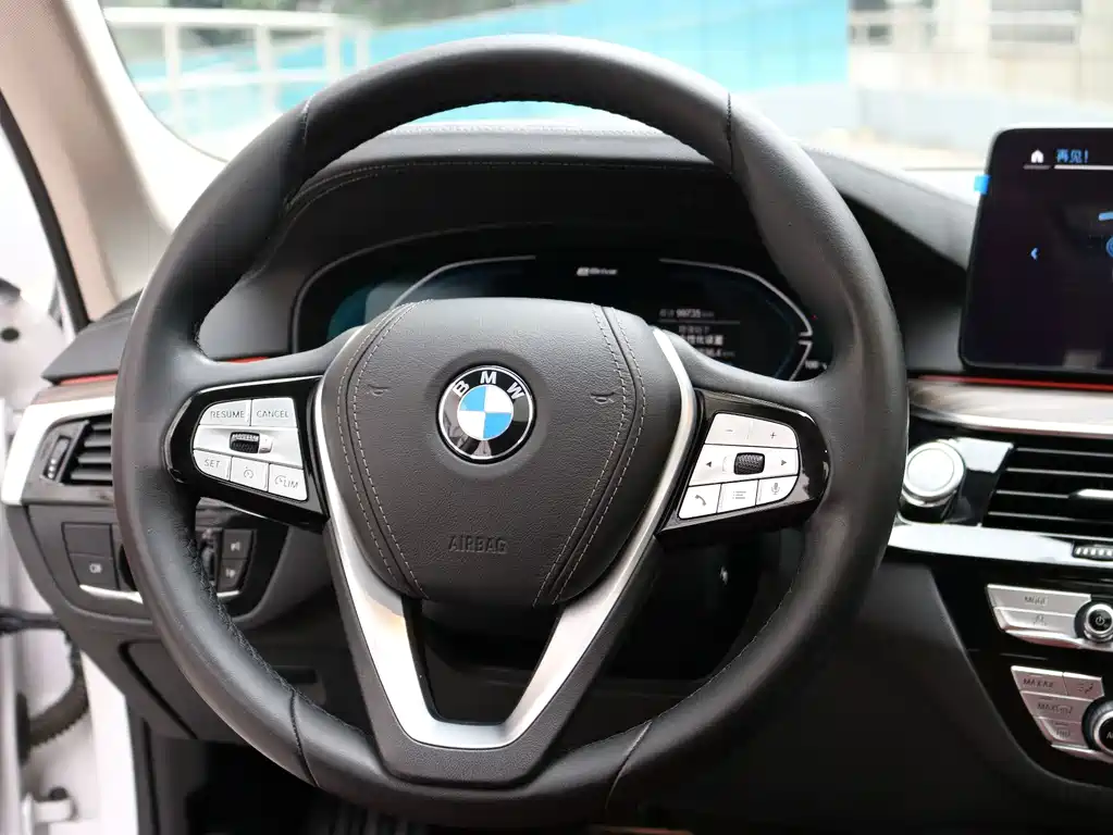 BMW 5 Series New Energy — фото 10