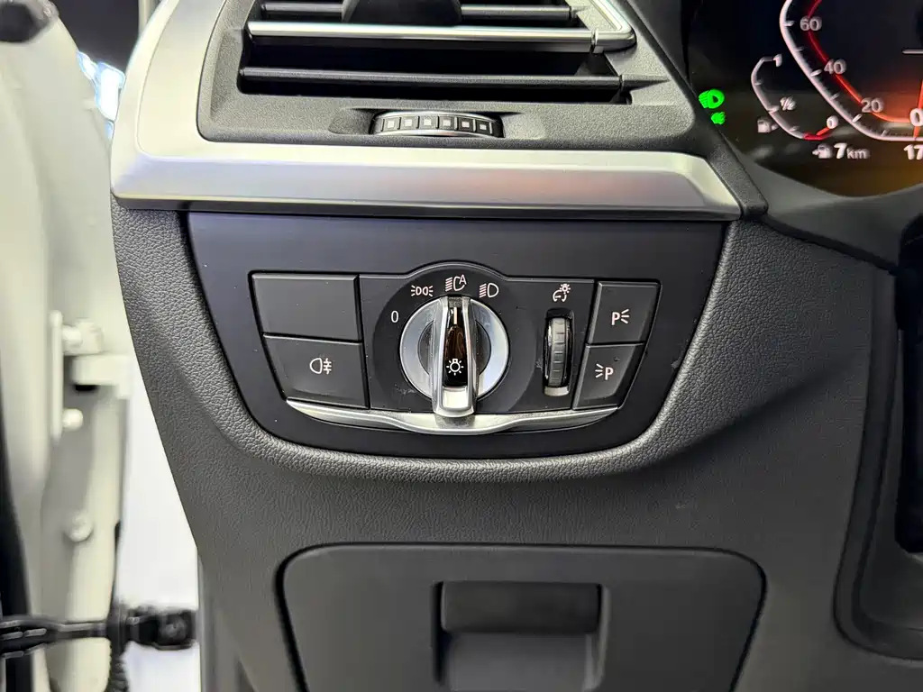 BMW X3 — фото 18