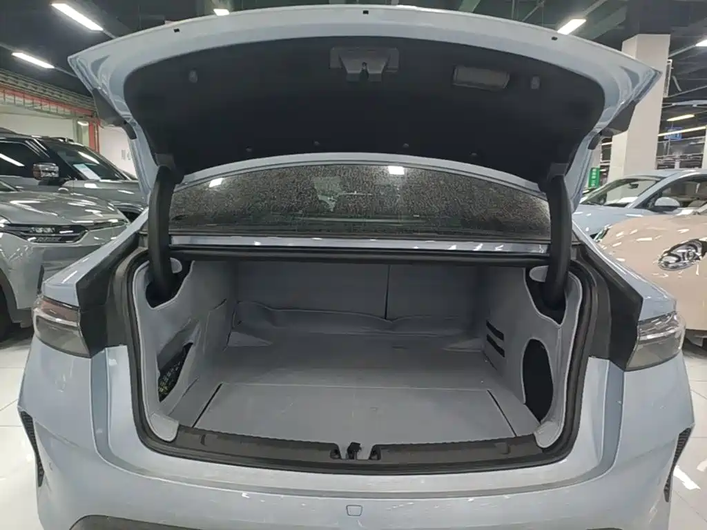 BYD Seal — фото 19