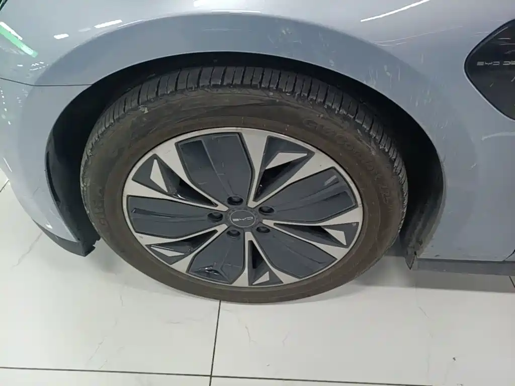 BYD Seal — фото 23