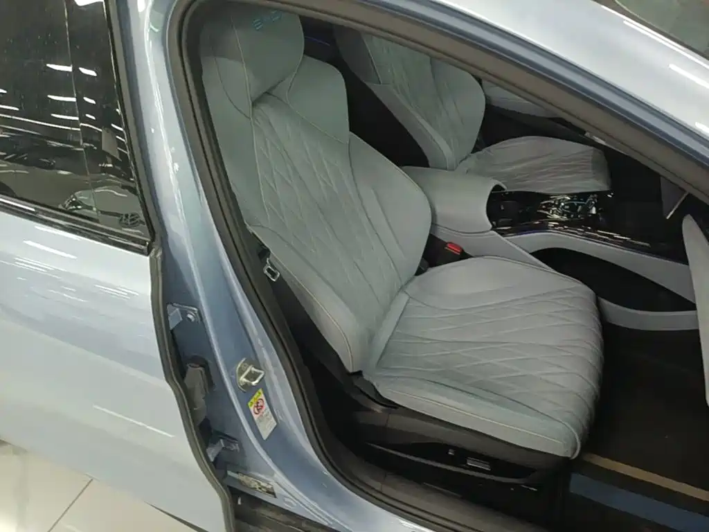 BYD Seal — фото 25