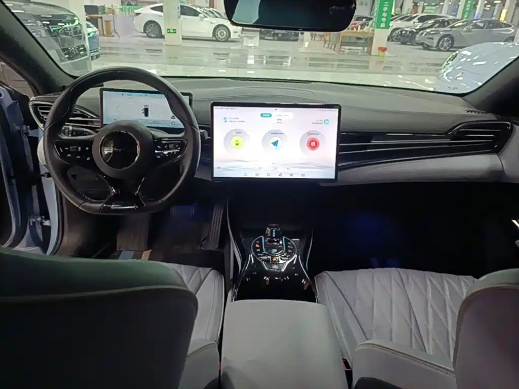 BYD Seal — фото 10