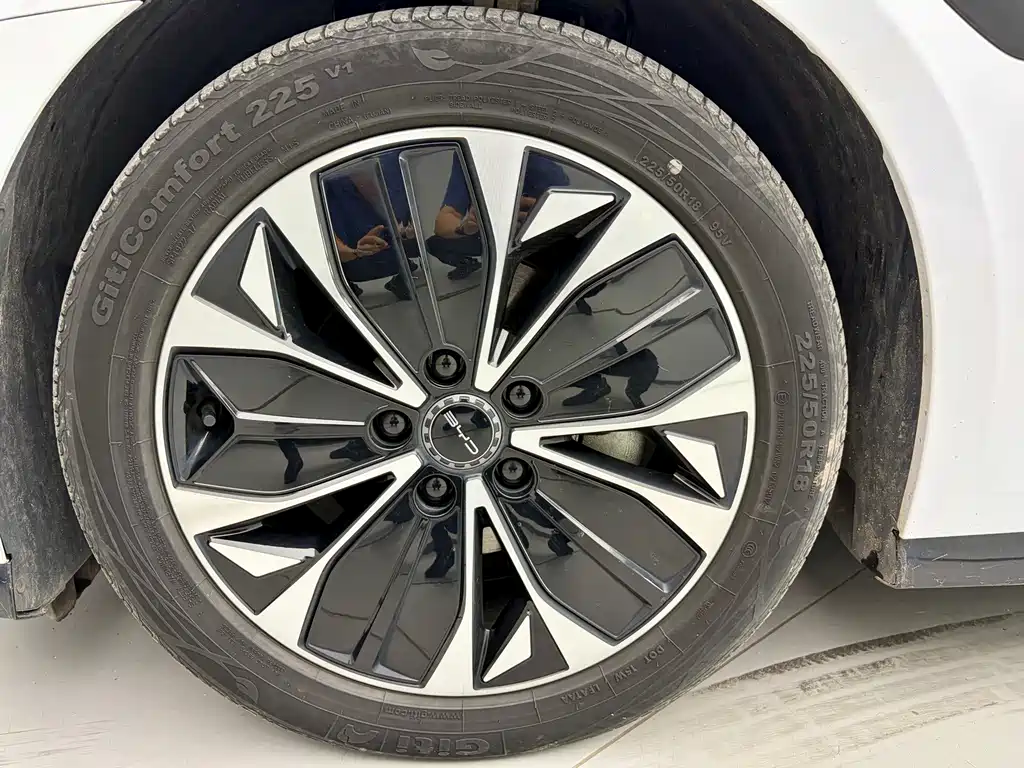 BYD Seal — фото 7