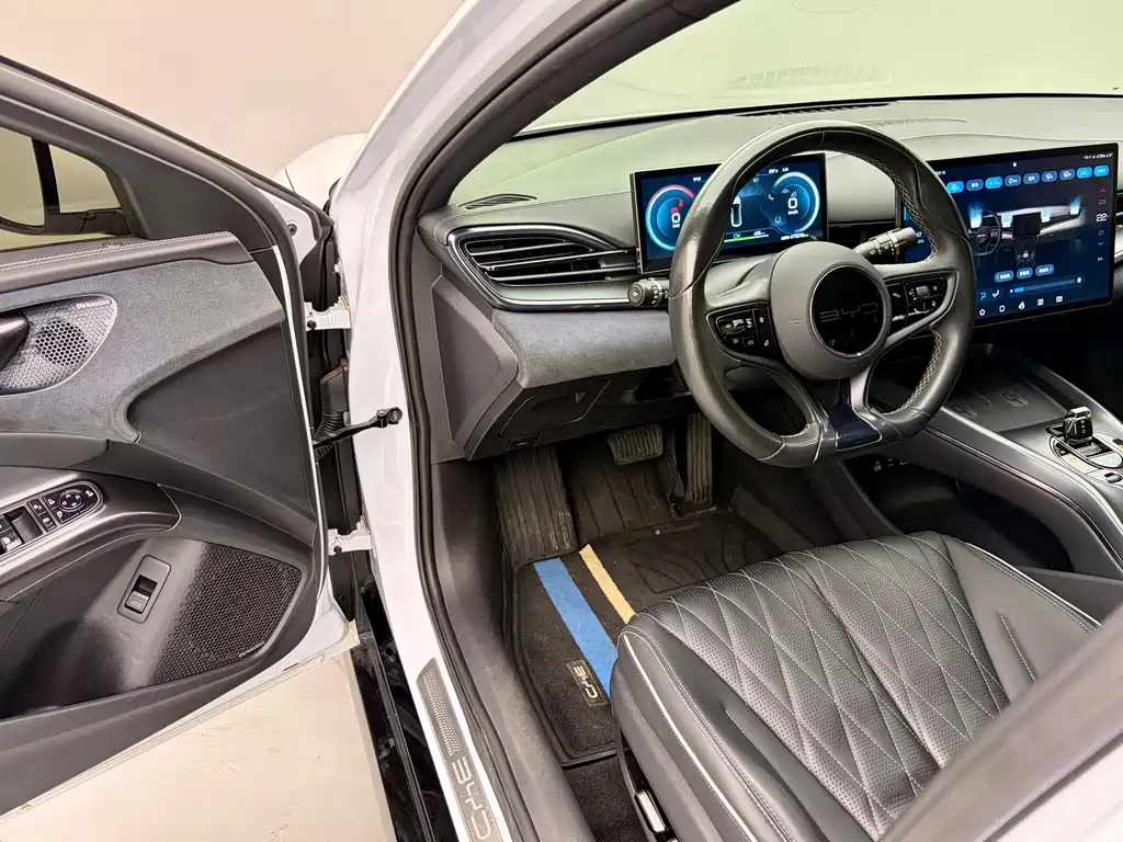 BYD Seal — фото 9