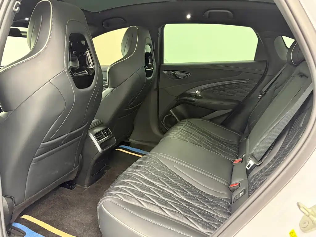 BYD Seal — фото 10