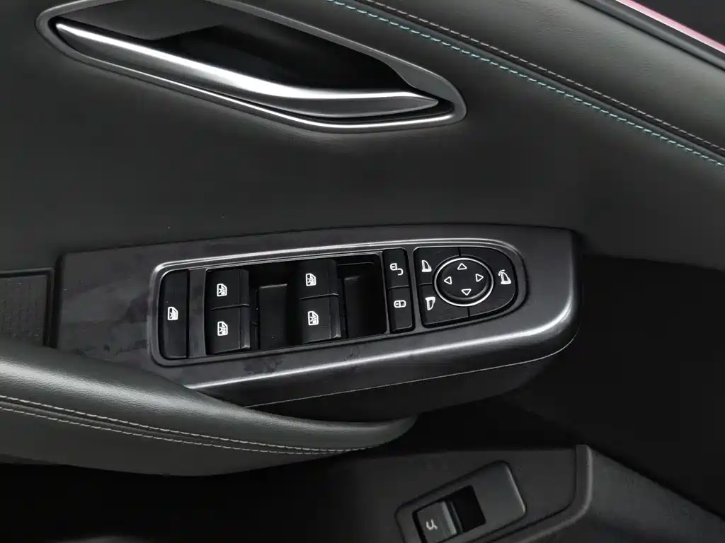 BYD L DM-i — фото 9