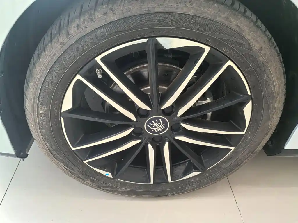BYD Qin L — фото 13