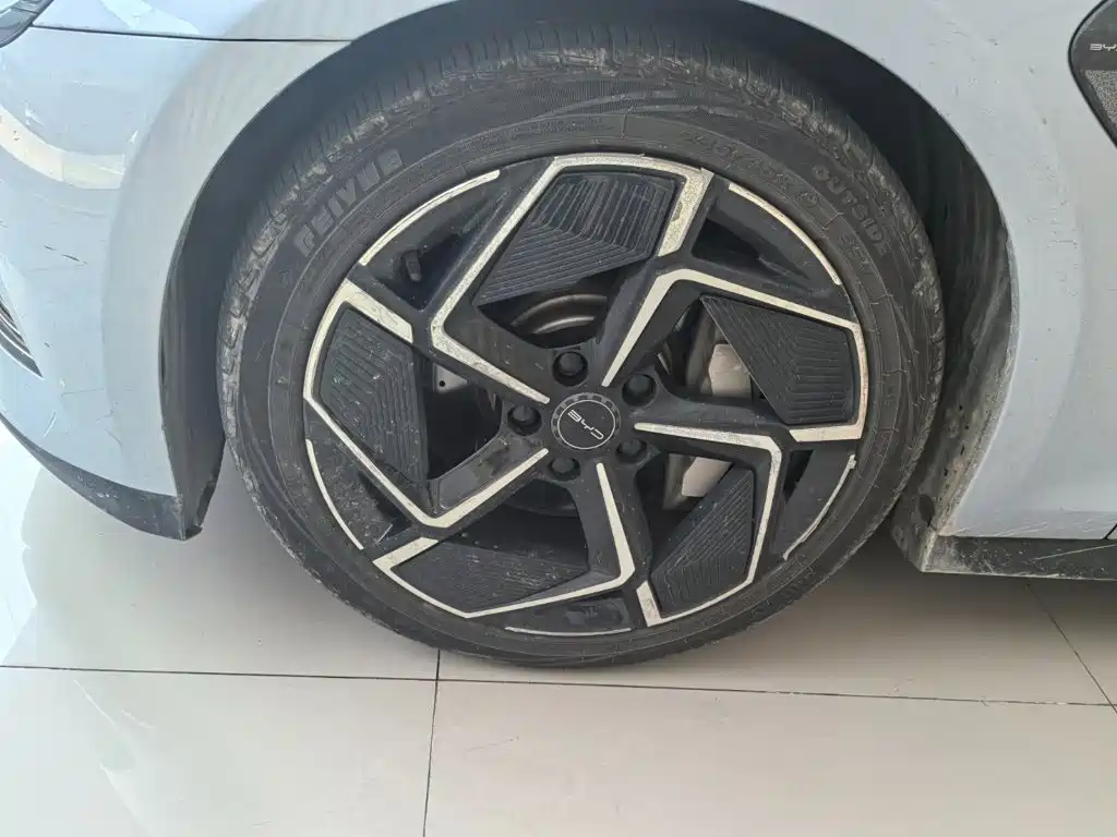 BYD Seal — фото 10
