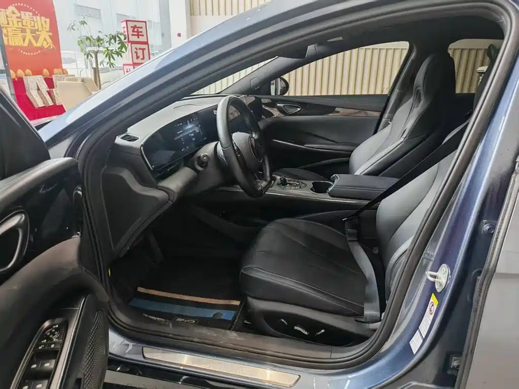 BYD Seal — фото 10