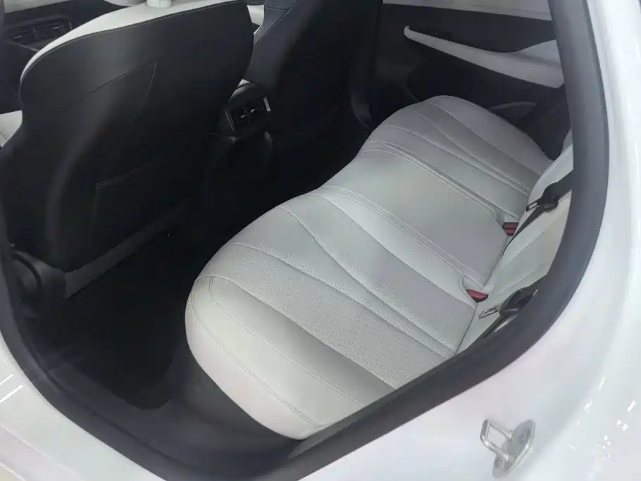 BYD Seal 05 DM-i — фото 11