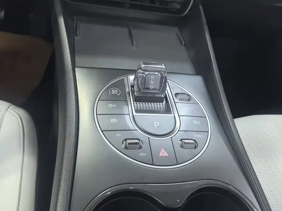 BYD Seal 05 DM-i — фото 16