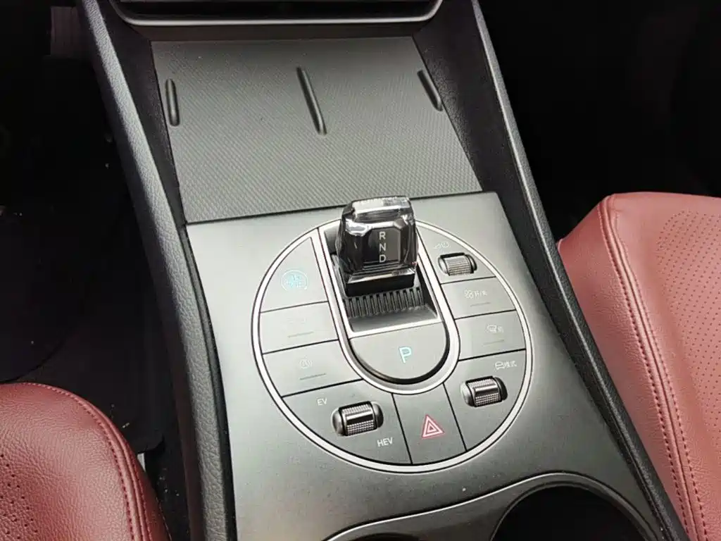 BYD Seal 05 DM-i — фото 14