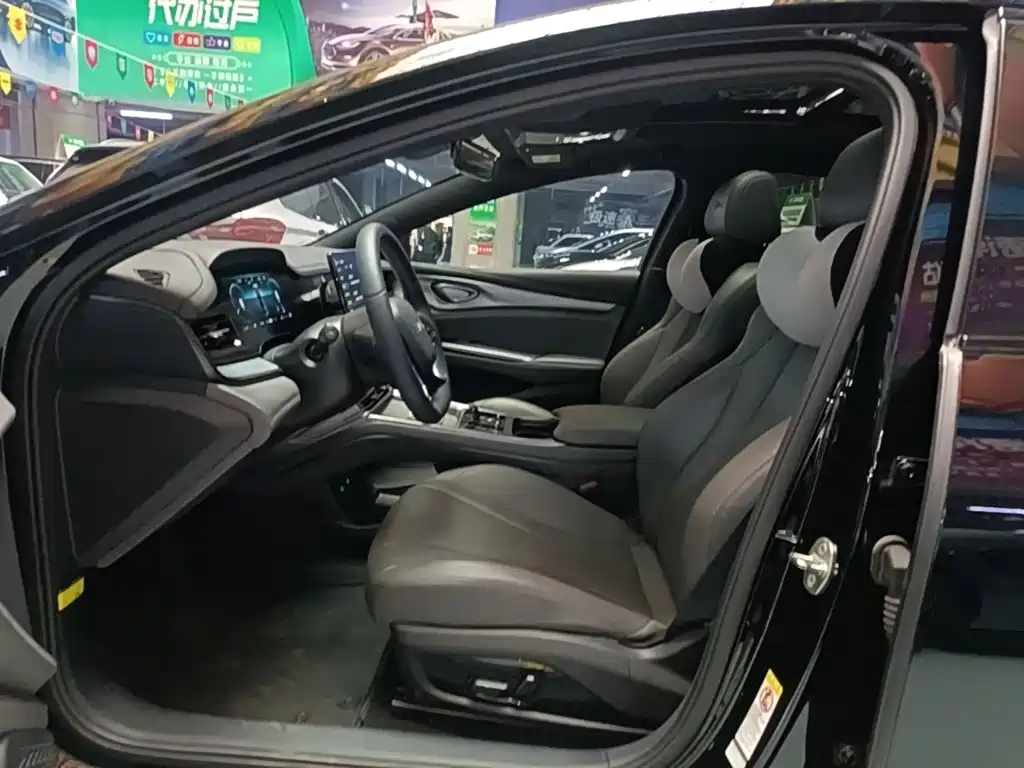 BYD Seal — фото 15